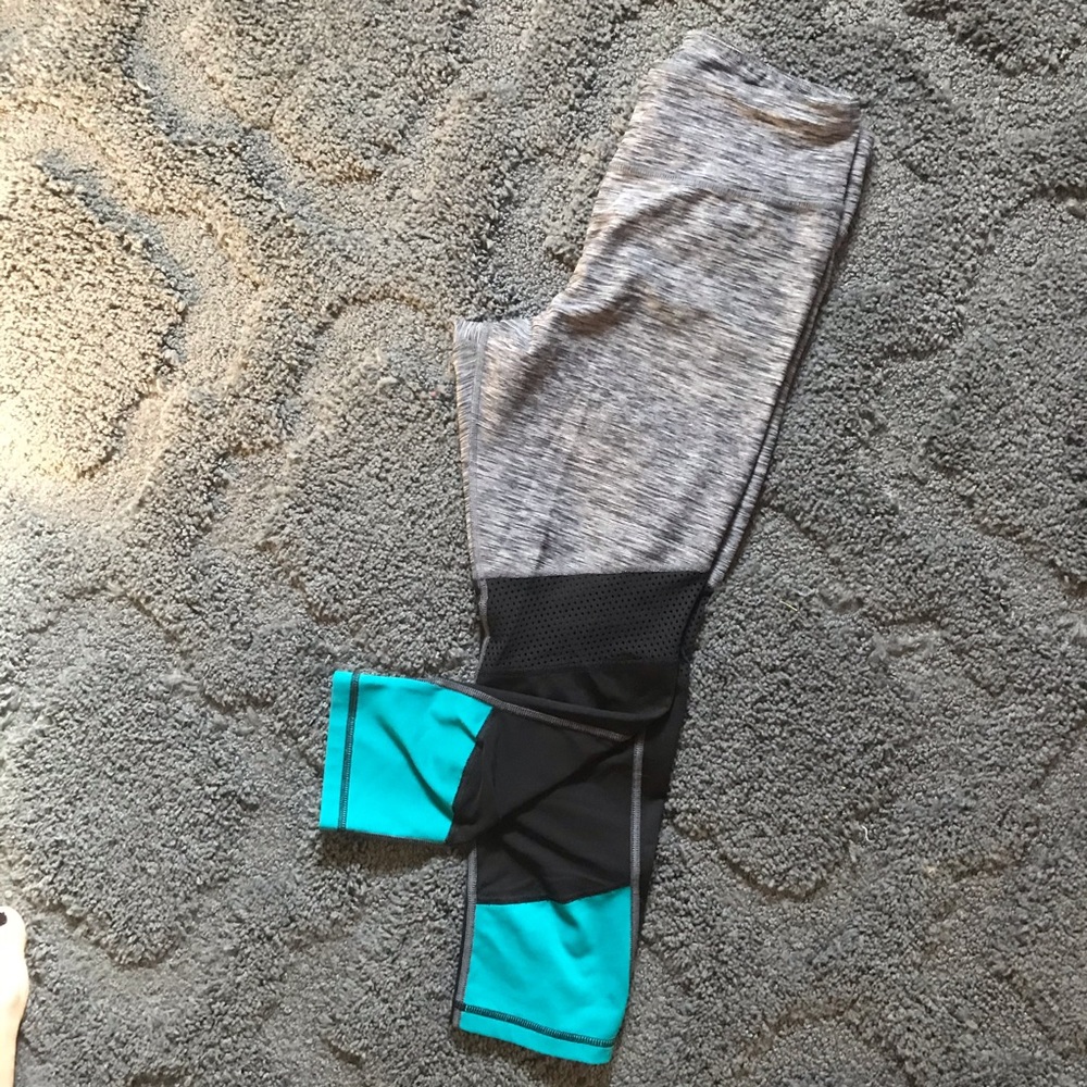 EXP CORE high- waist crop leggings.
